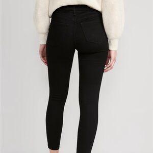 NWT Old Navy Rockstar Skinny Jeans